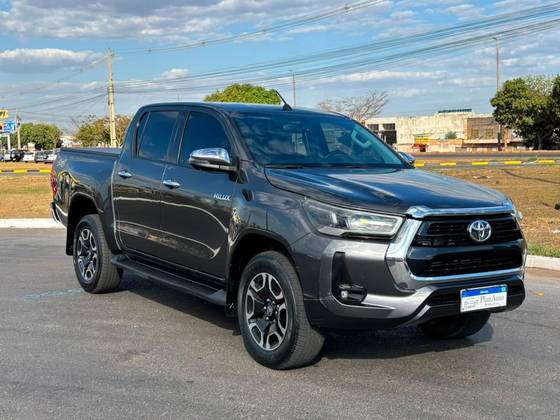 TOYOTA HILUX 2.8 D-4D TURBO DIESEL CD SRV 4X4 AUTOMÁTICO TOYOTA HILUX 2.8 D-4D TURBO DIESEL CD SRV 4X4 AUTOMÁTICO